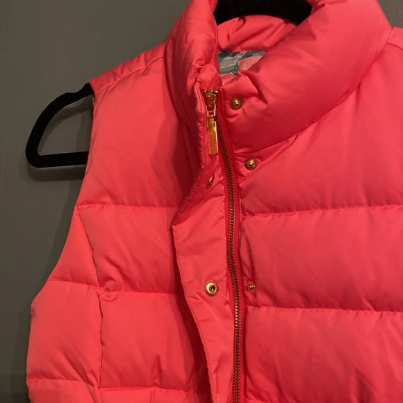 Lilly Pulitzer puffer vest - size small -down/feather filling - gold accents - Picture 2 of 8